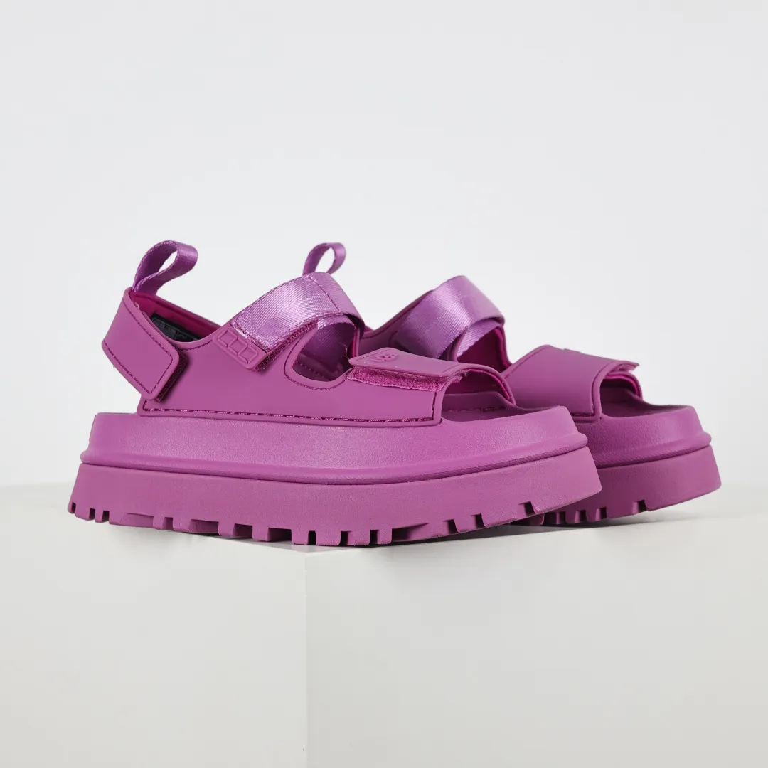Copy price 💰560 Core recommendation Good price UGG Velcro slippers sandals summer versatile slippers soft sole non-slip beach thick sole casual elegant sandals The style of UGG sandals is really nice. It is suitable for all ages. The soles are made of super lightweight EVA foam. The classic material of U family can be said to be "light" to let you enjoy a different naked feeling. It is one of the most worth buying sandals in history. I guarantee you will not regret the series. Original OEM production Y products are available now. Size: 35 36 37 38 39 40
